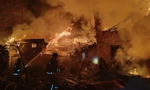 Російська атака пошкодила щонайменше 12 багатоквартирних будинків у Запоріжжі - відео