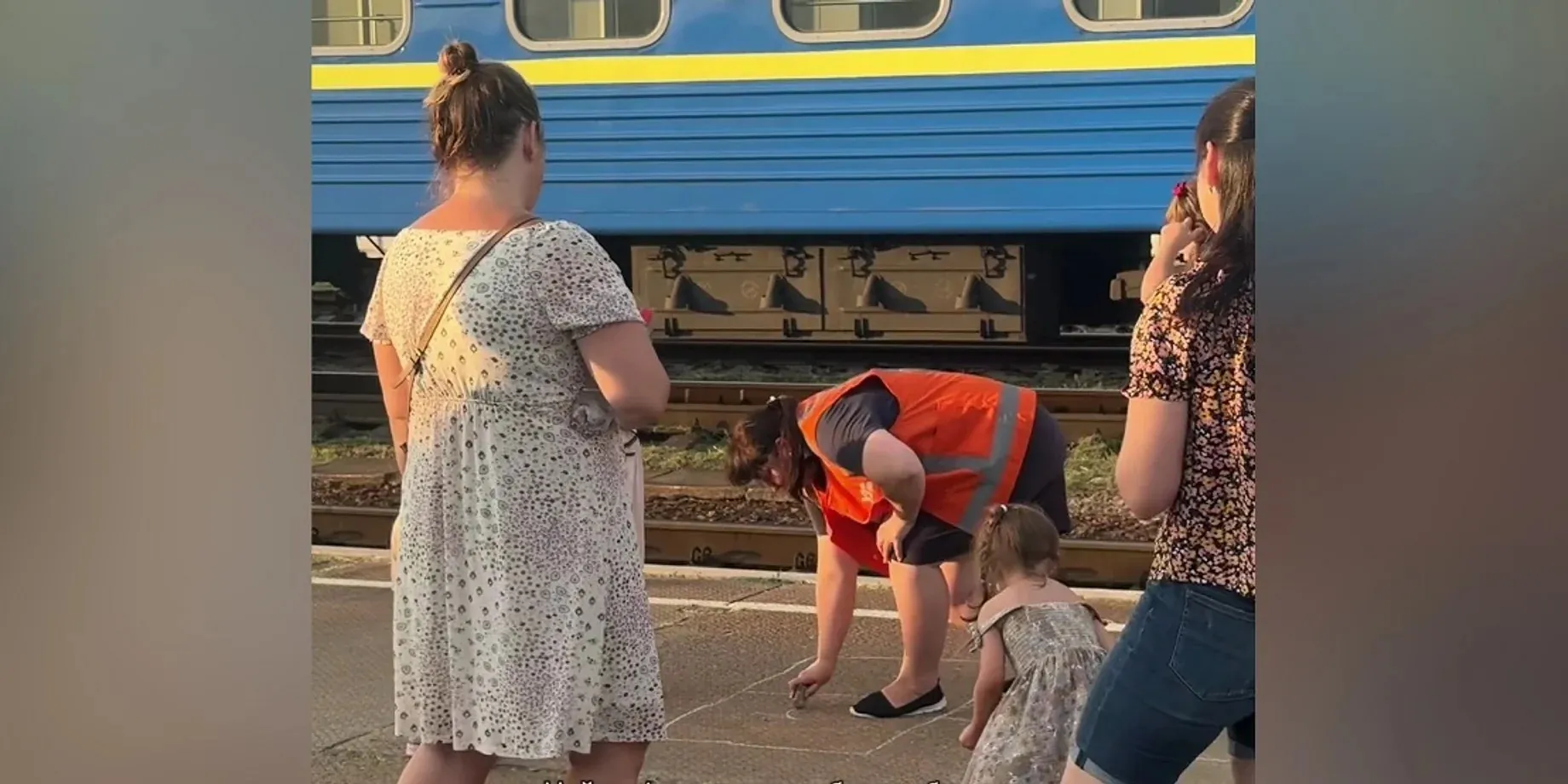 Провідниця Укрзалізниці підкорила мережу добрим вчинком