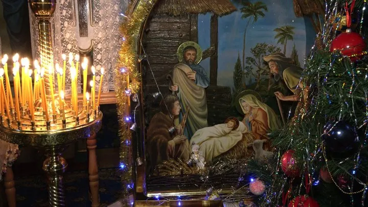 Працівники західних посольств заспівали «Щедрика» у київському метро – відео