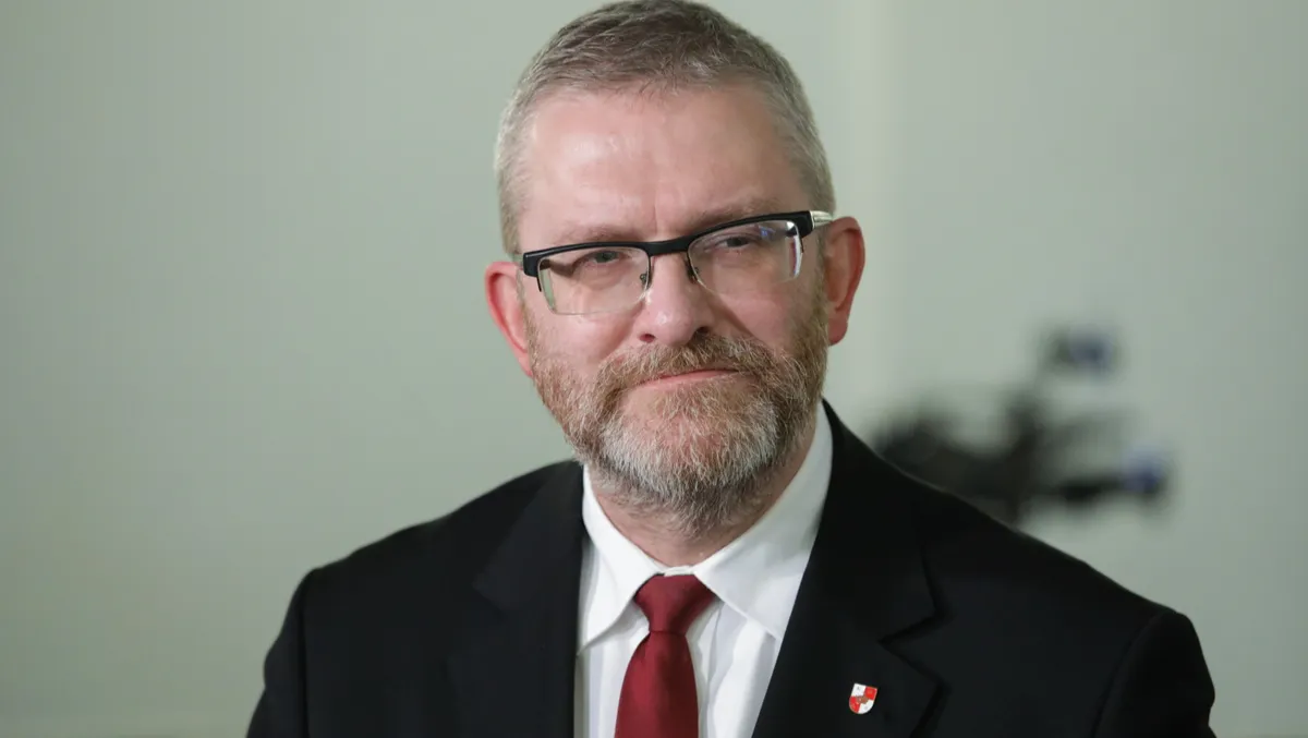 Skandalicznego polskiego europosła Brauna wezwano do sądu z powodu jego zachowania