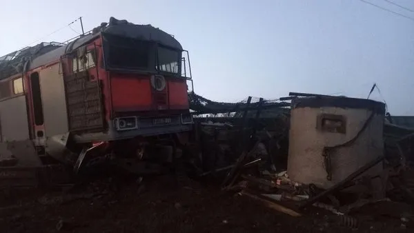 ЗСУ підірвали військовий ешелон рф під Токмаком, колії рознесло на 70 метрів ЗСУ підірвали військовий ешелон рф під Токмаком, колії рознесло на 70 метрів