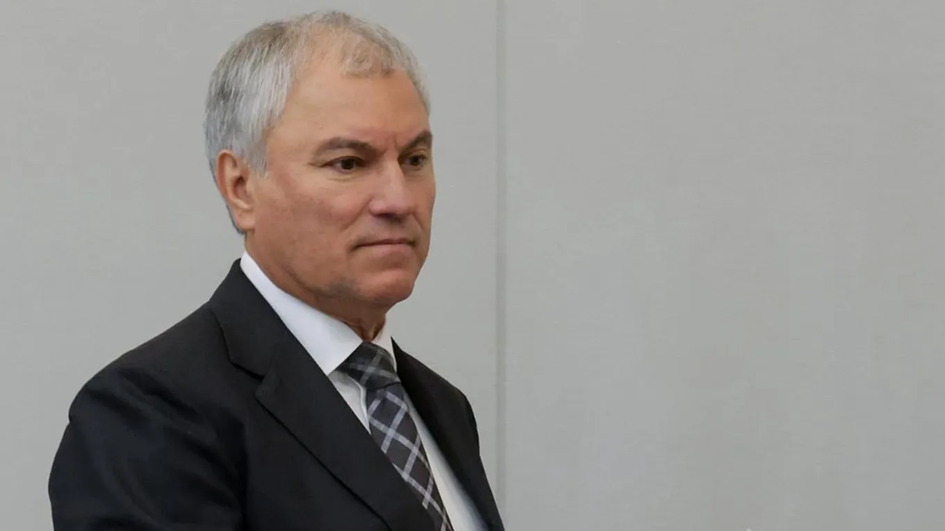 На тлі дефіциту бензину в Росії Володін закликав пересідати на трамваї