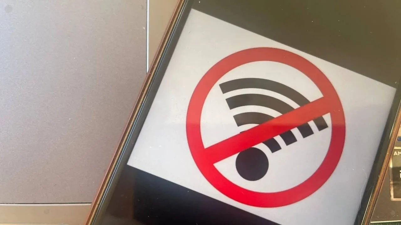 У Санкт-Петербурзі та Москві почали масово вимикати мобільний інтернет