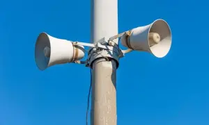 В результате атаки оккупантов по многоэтажке в Херсоне погибла женщина