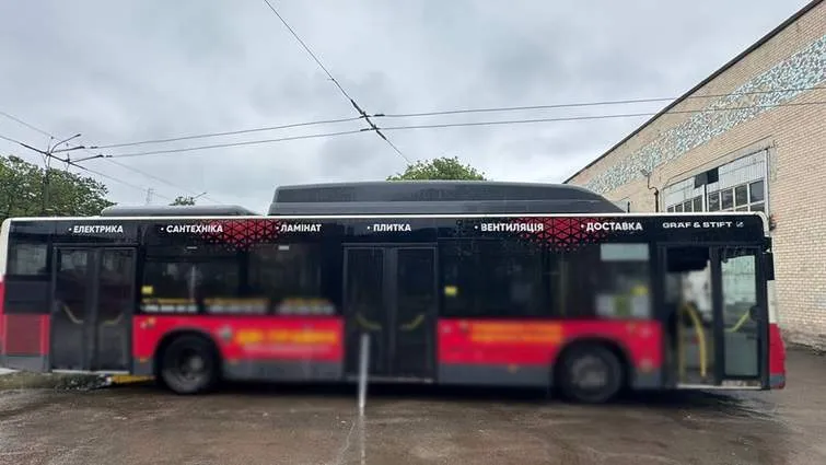 В Тернополе пенсионерка сломала ногу из-за резкого торможения автобуса