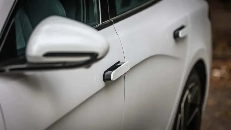 Китай забороняє висувні ручки в автомобілях Tesla