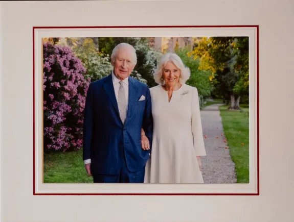 Чарльз III і королева Камілла представили різдвяну листівку 2025 року