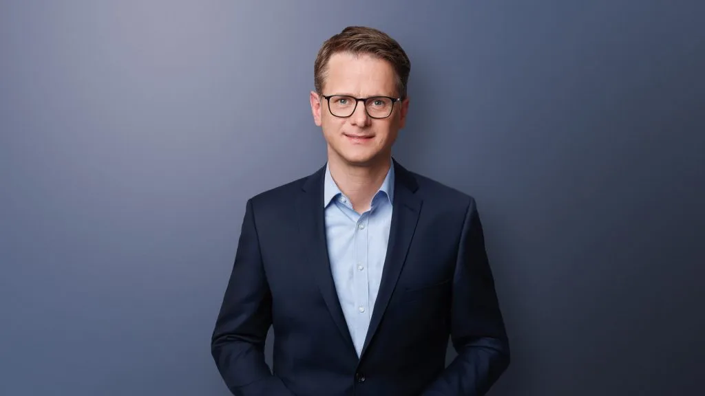 Генсек ХДС Німеччини невдоволений зростанням молоді, що приїздить в країну