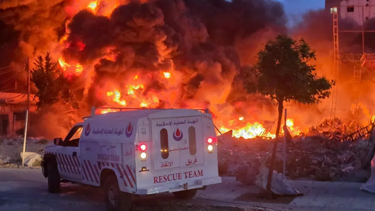 Іран продовжує удари по країнах Перської затоки