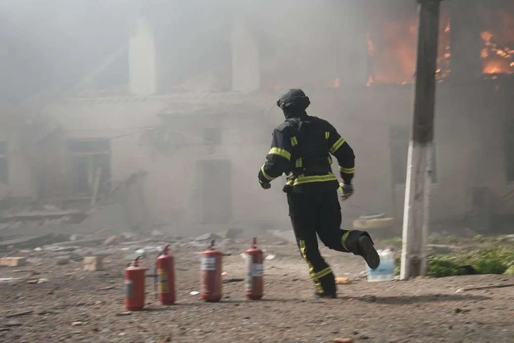 РФ вдарила дронами по дитсадку в центрі Сум (фото, відео)
