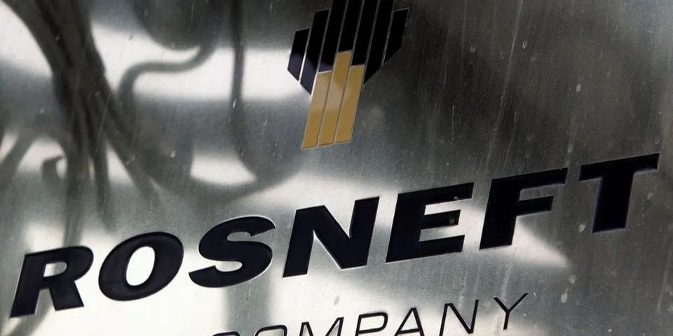 Konflikty między handlarzami ropą uderzyły w «Rosnieft» i budżet Kremla — Bloomberg