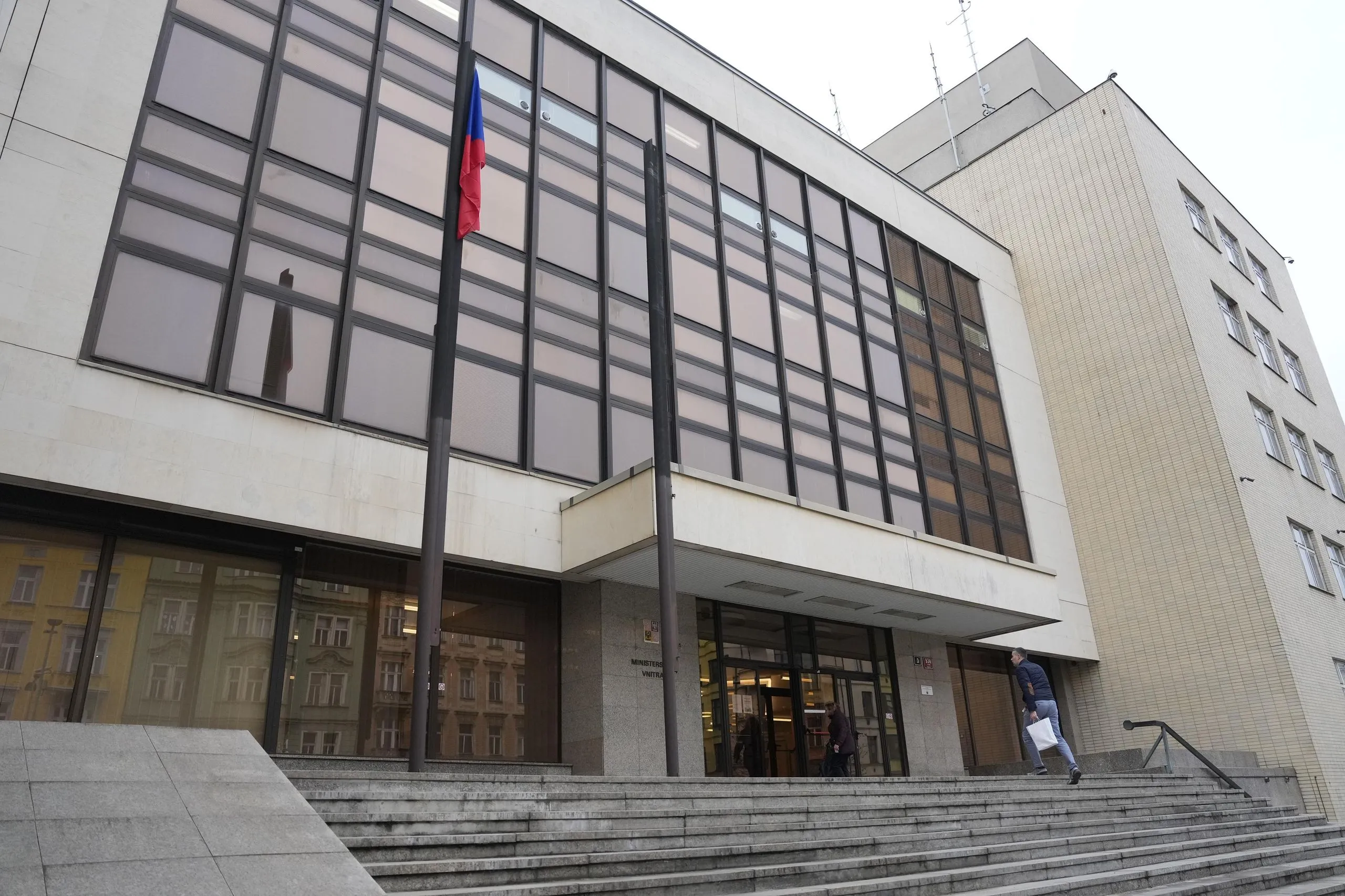 Новий глава МВС Чехії також наказав зняти прапор України