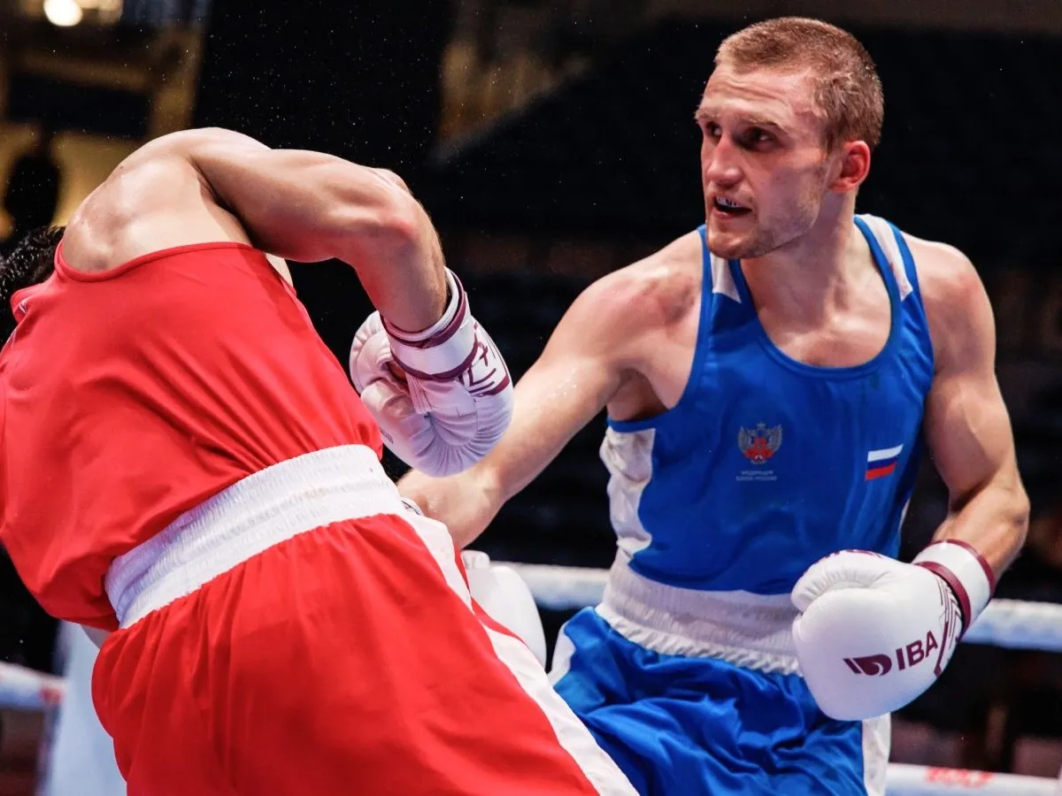 На Чемпіонаті світу IBA російський боксер спробував вкусити суперника, як Тайсон