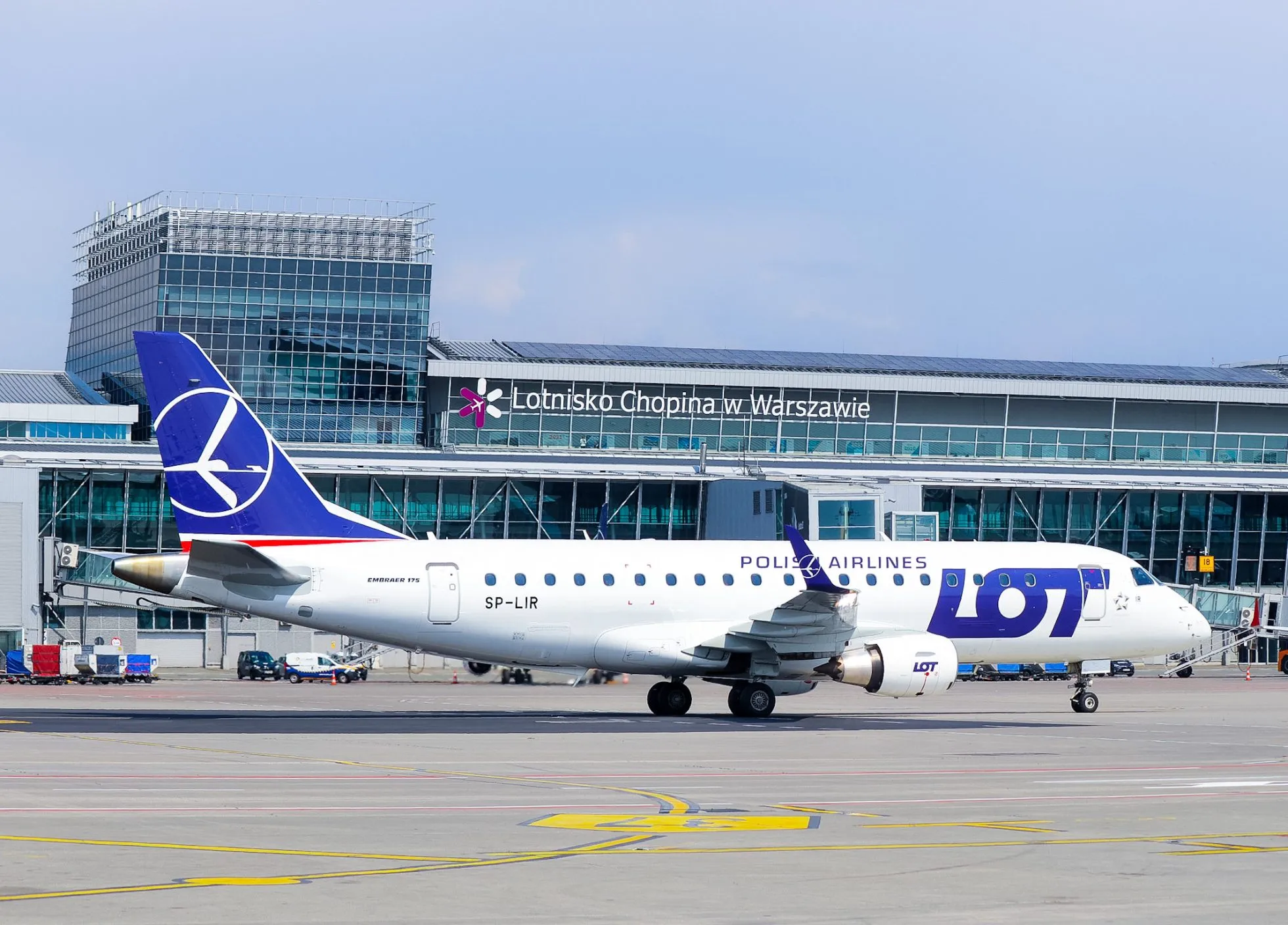 Польша временно закрыла аэропорты из-за массированной атаки РФ на Украину