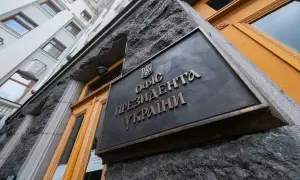 Люди без масок, нестача кабінок: зафіксовано перші порушення на місцевих виборах