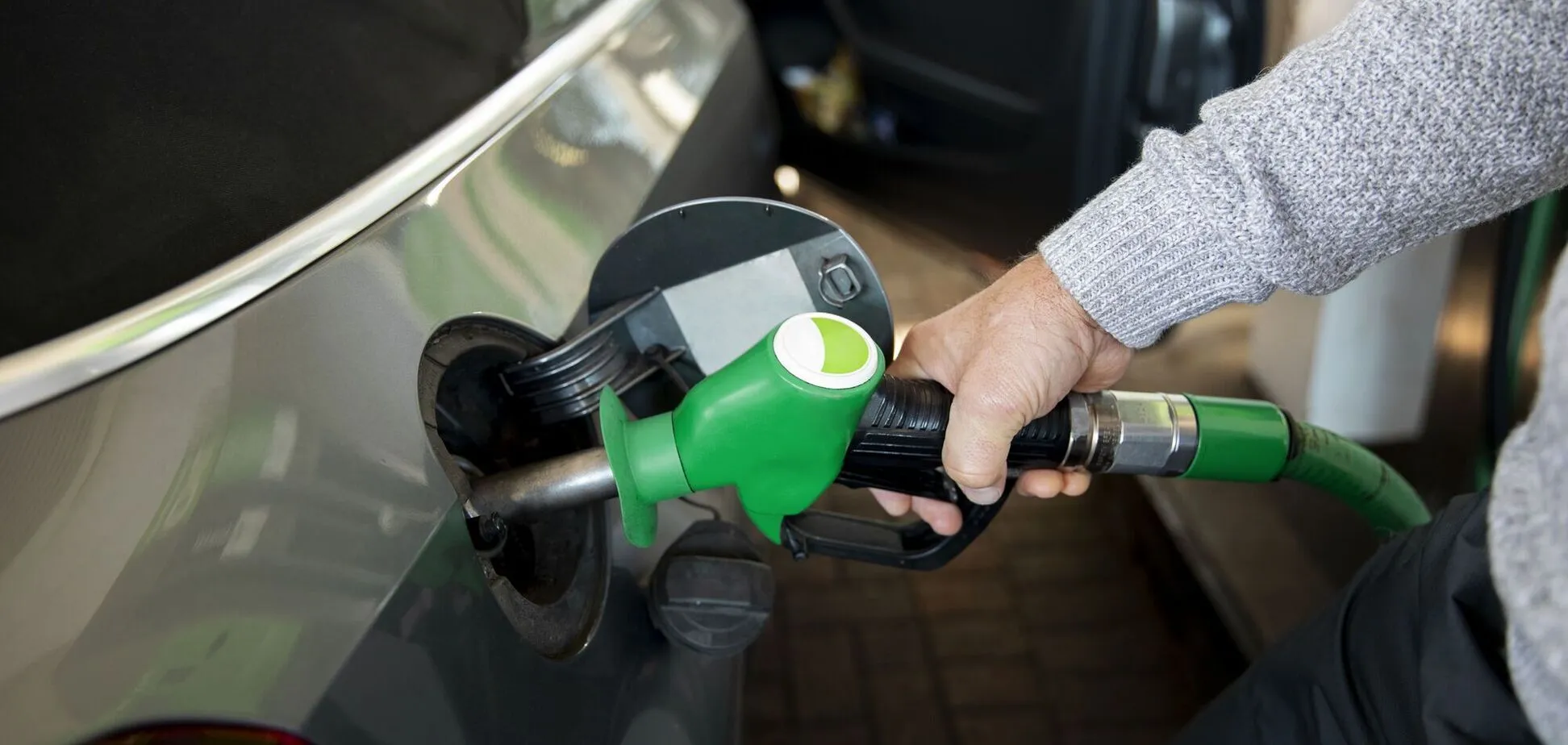 Gasoline and diesel prices remain high in Ukraine on June 10