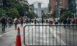 冈比亚抗议者因长期停电焚烧轮胎