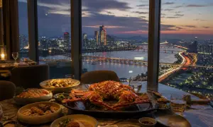 У Сеулі працює буфет Crab 52 за $200 із видом на річку Хан