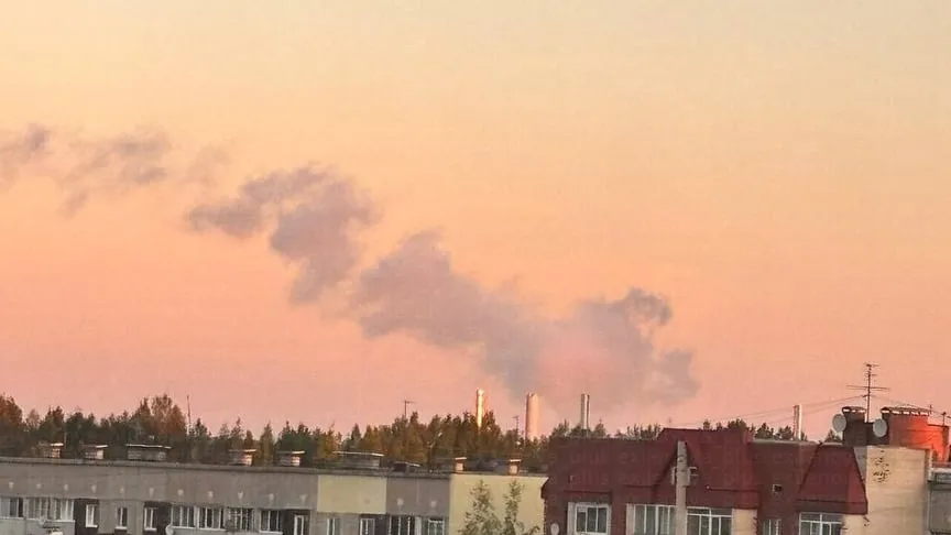 Відео: у російському Смоленську дрони атакували авіазавод, пролунали вибухи Відео: у російському Смоленську дрони атакували авіазавод, пролунали вибухи