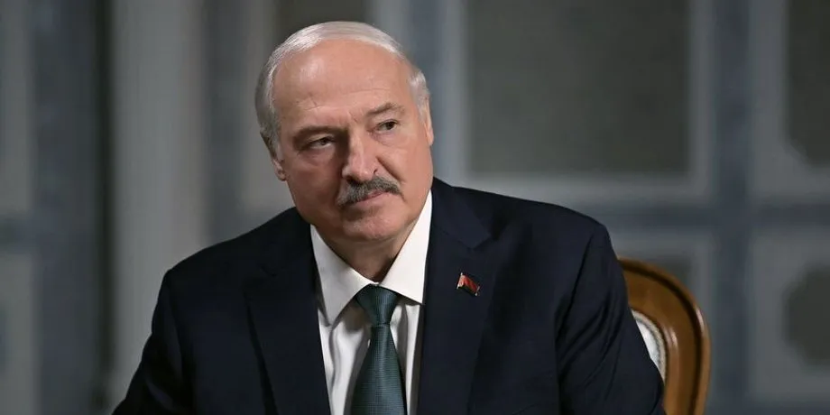 Відео: Лукашенко покликав українців збирати ягоди