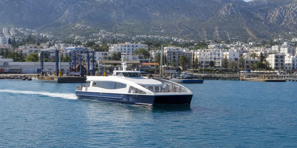 Жертвам аварії порома на Кіпрі скасують витрати — Cyprus Mail