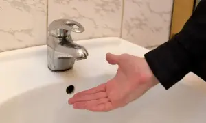 Посольство РФ у Швеції атакували дрони із фарбою та муляжем вибухівки
