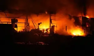 У Києві обстріл РФ знищив супермаркет VARUS