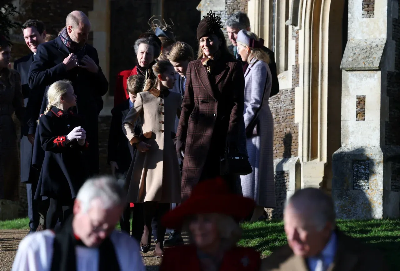 Королівська родина вийшла на різдвяну службу в Сандрінгемі