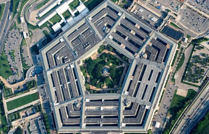 В США надсекретний лазер Пентагону «збив» повітряні кулі замість дронів наркокартелів