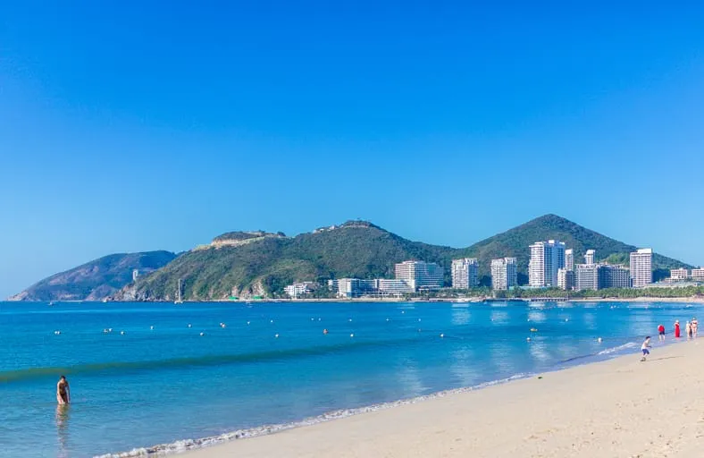 Китаєць на пляжі влаштував різанину через автомобіль, подряпаний два роки тому