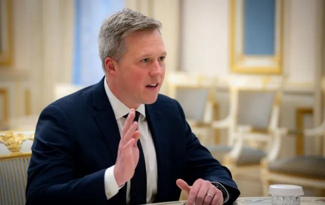 Міністр Сухопутних військ США проводить переговори з рф в ОАЕ – ЗМІ