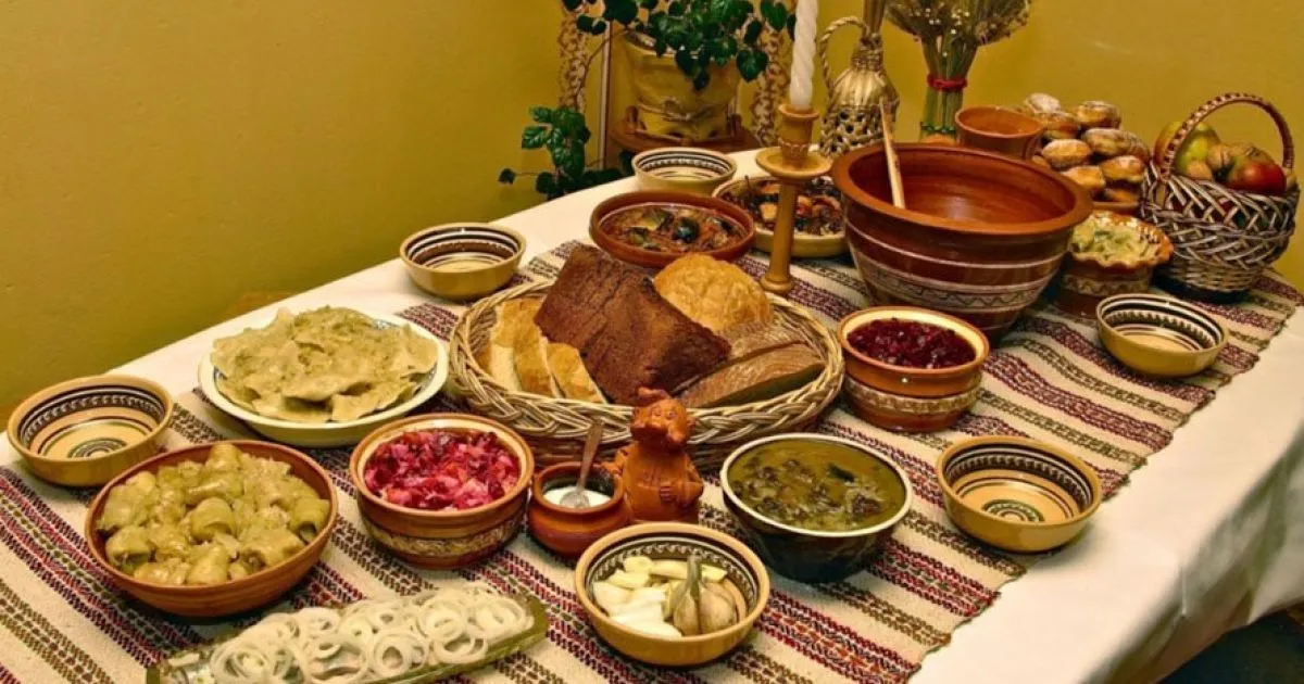 Різдвяне меню у 2025 році коштуватиме українцям майже 1500 гривень: що поставити на стіл