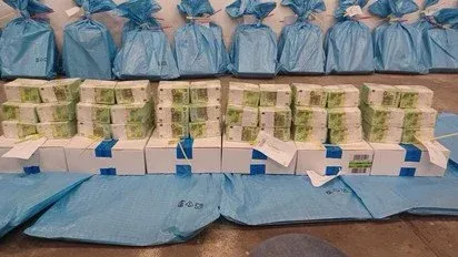 Угорщина дозволила вилучати валюту та золото Ощадбанку