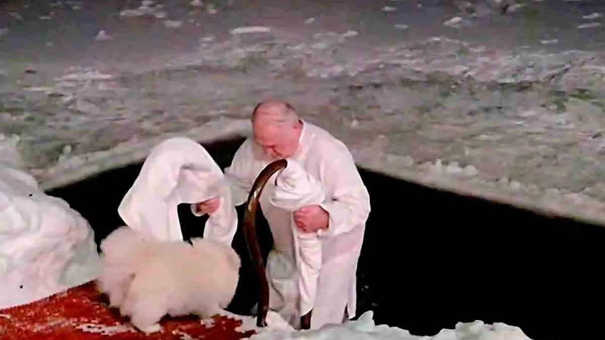 Таке не тоне: у мережі висміяли купання Лукашенка в ополонці