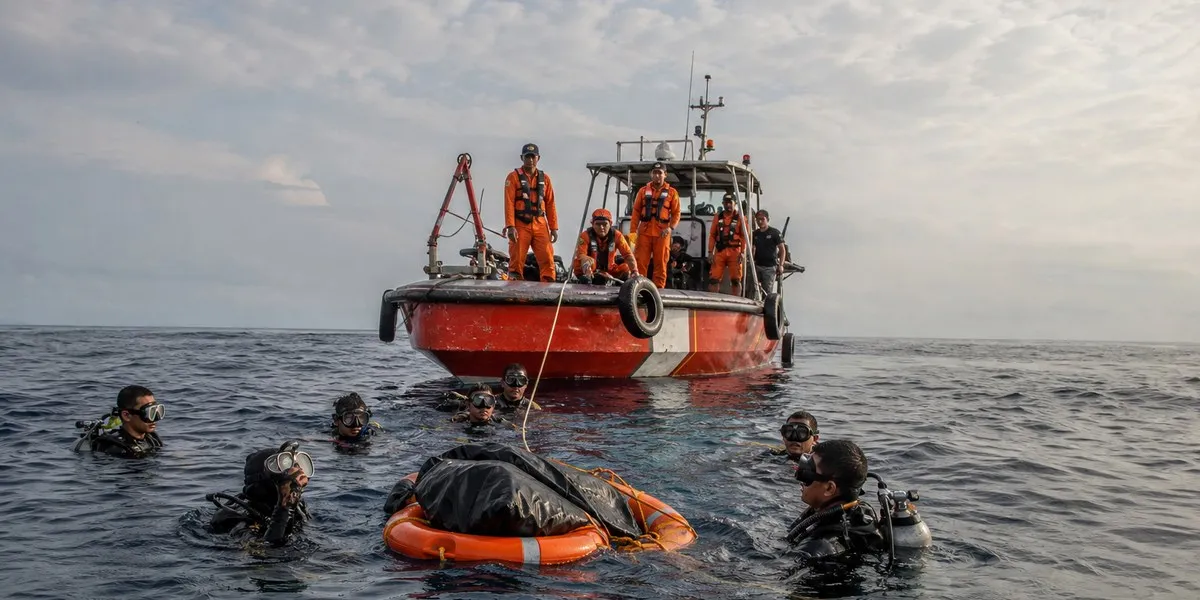 Число погибших после затопления судна в Индонезии выросло до 42 — Anadolu Agency