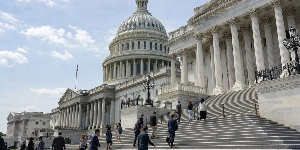 Демократи США перевіряють повідомлення про фінансування вечірок Трампа-молодшого