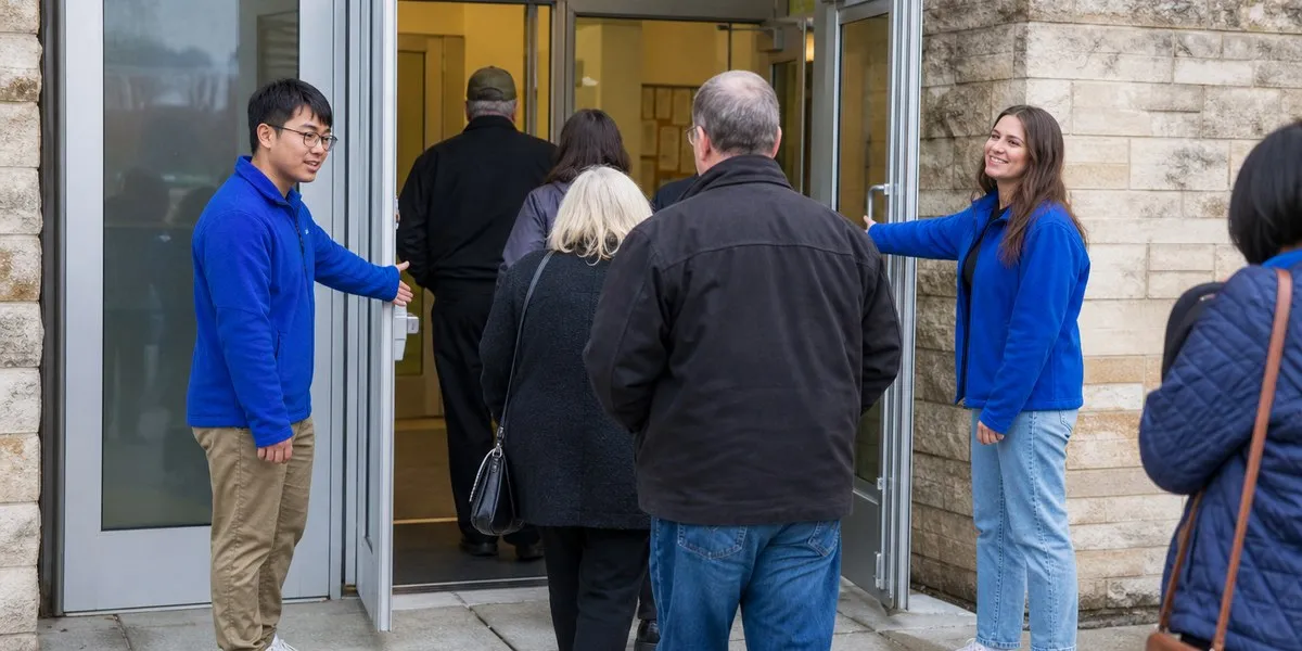 US Democrats prepare 10,000 volunteers for possible voter intimidation — TIME