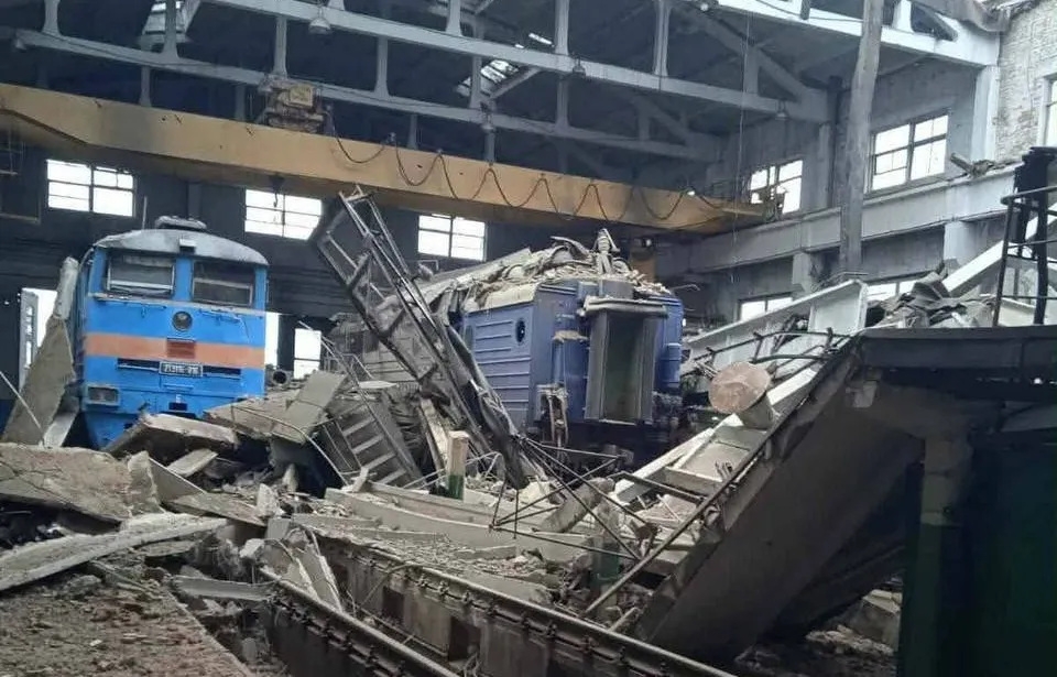 Укрзалізниця спростувала фейк про затримку руху через удар росіян по депо на Полтавщини