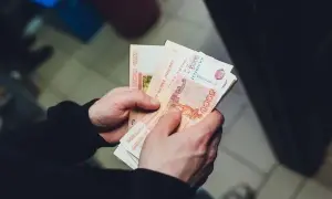 Золото подешевело до минимума за более чем три недели