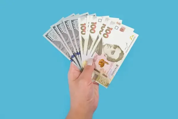 Доллар и евро дешевеют: какой курс установил НБУ 27 августа