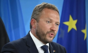 Фото: у Польщі вандали розмалювали свастикою генконсульство України