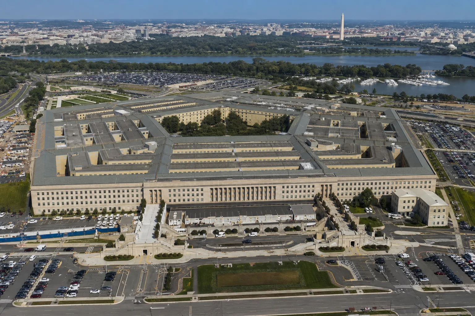 Минюст США защитил план Пентагона уволить сотрудников Stars and Stripes