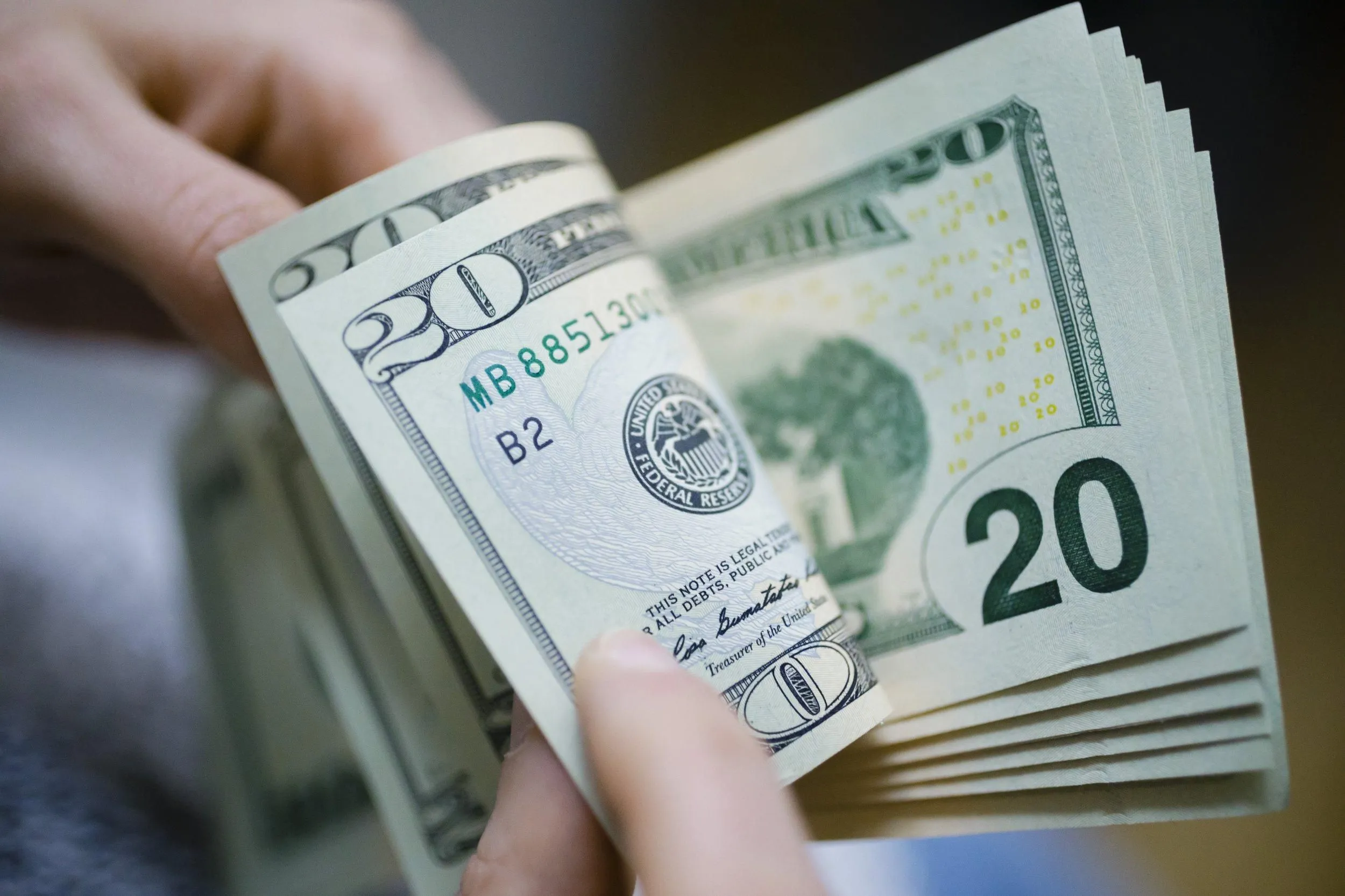 НБУ знову підвищив курс долара після короткої паузи НБУ знову підвищив курс долара після короткої паузи
