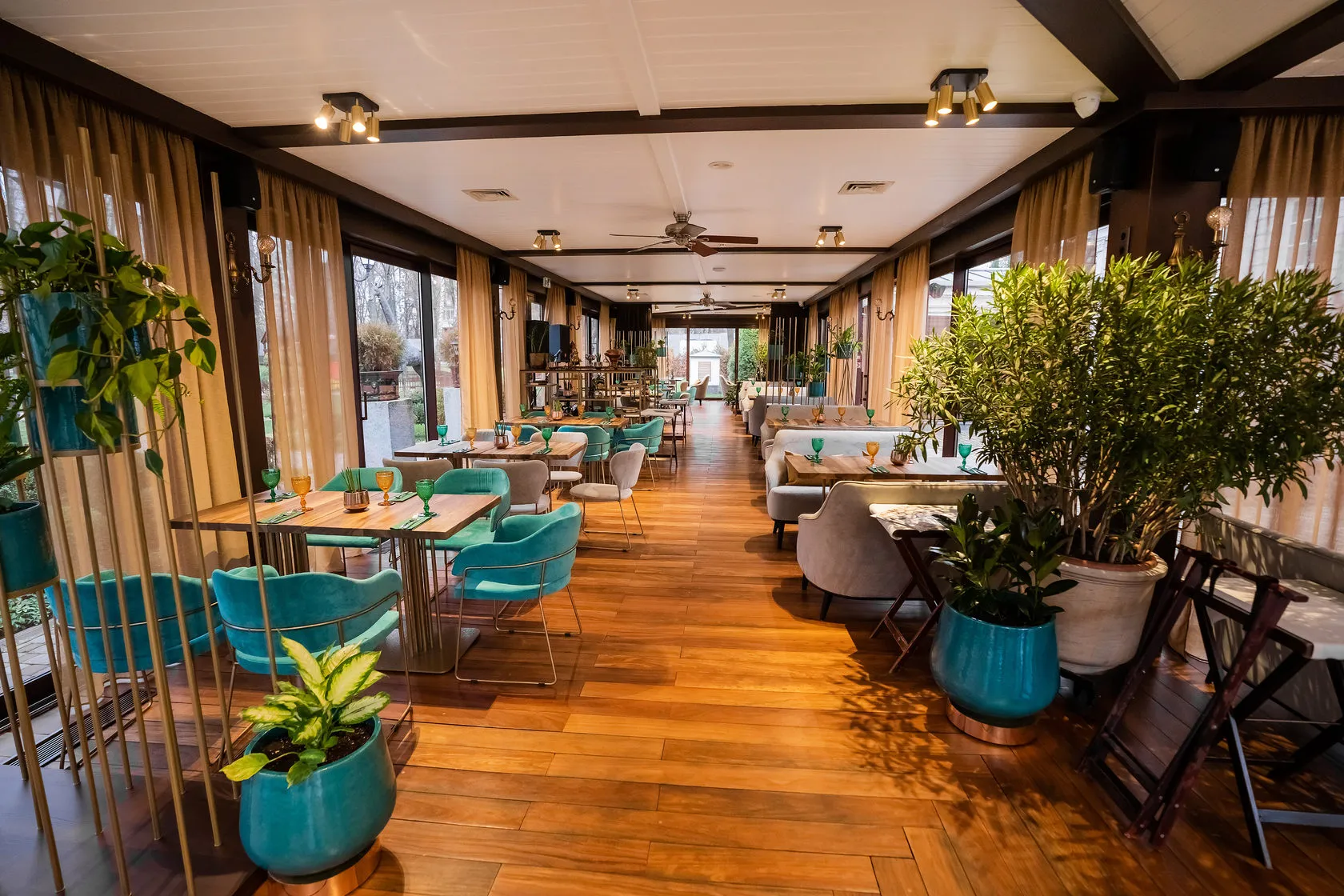 Москву накрила найсильніша хвиля закриття ресторанів і барів з часів COVID-19