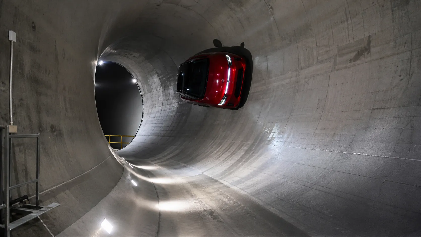 Firma Dongfeng ogłosiła, że elektryczny crossover Voyah przejechał przez tunel kołami do góry