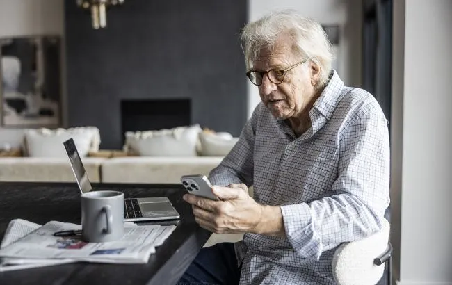 Кому призупинили пенсії і як повернути виплати