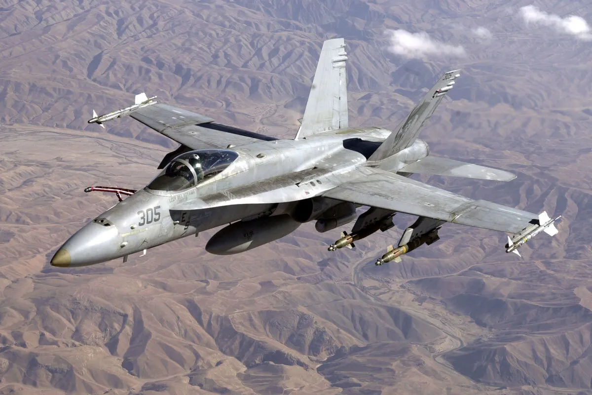 Невідомий дрон у небі над Румунією збив іспанський F-18