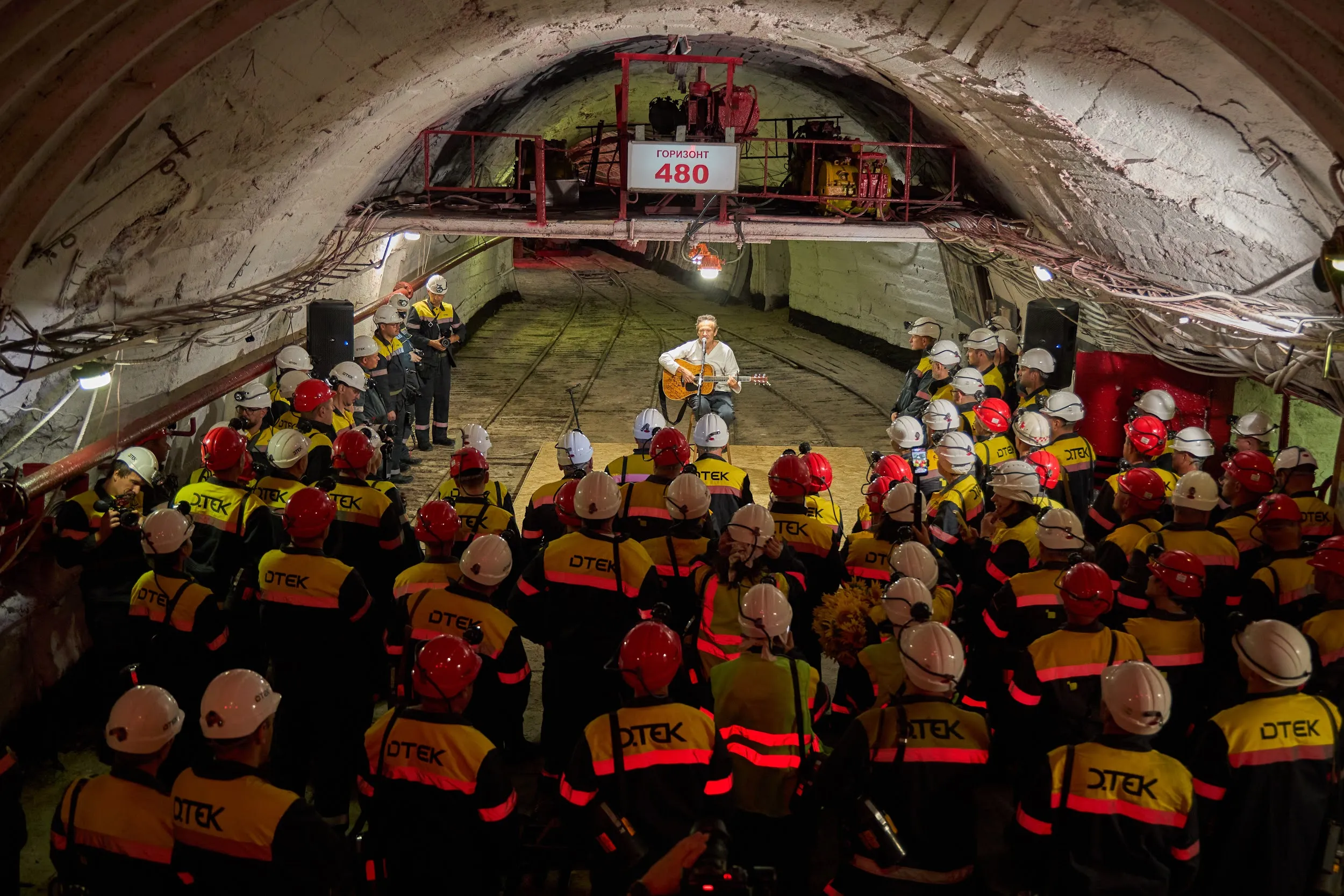 Vakarchuk gave a concert for miners at a depth of 480 meters
