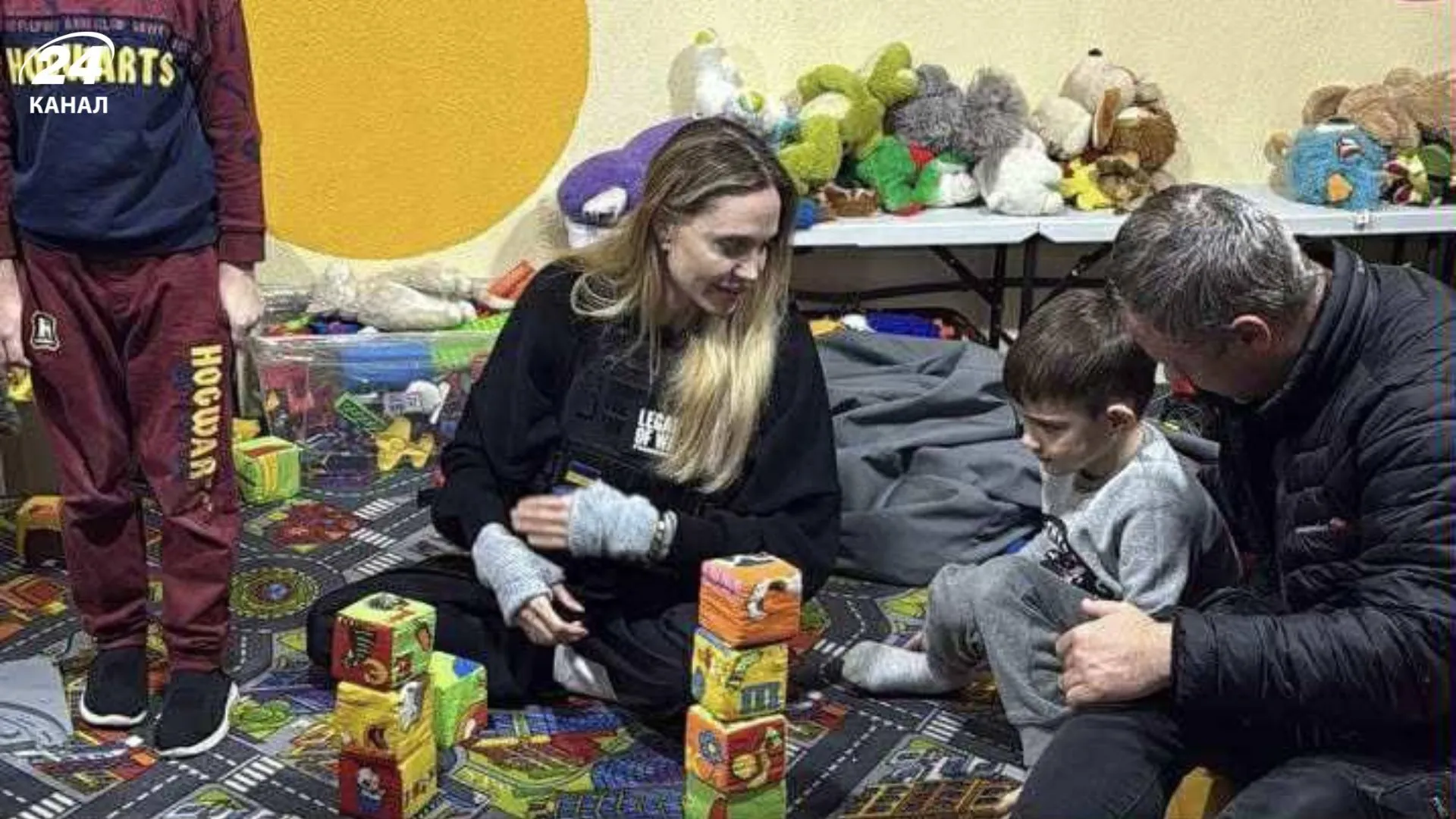 Анджеліна Джолі таємно відвідала Херсон –  фото