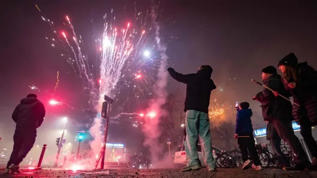 Новорічні інциденти в Німеччині: загиблі та десятки поранених через феєрверки та напади на екстрені служби